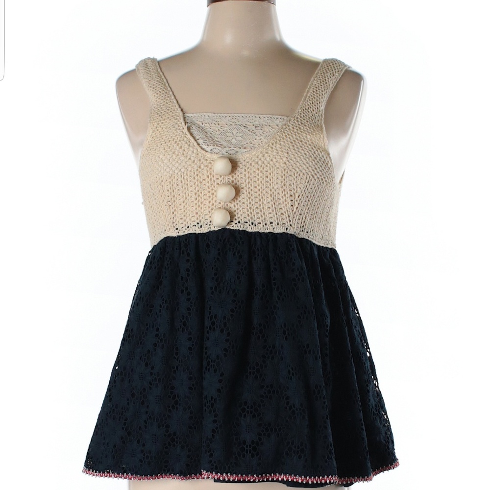 SOLD!! Cute Sleeveless Blouse